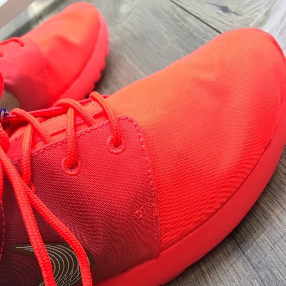 NWT Nike Roshe One PRM  WMNS - Picture 5 of 7